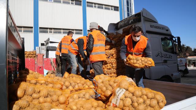 Gaziantepte ihtiyaç sahiplerine 750 ton patates dağıtılıyor