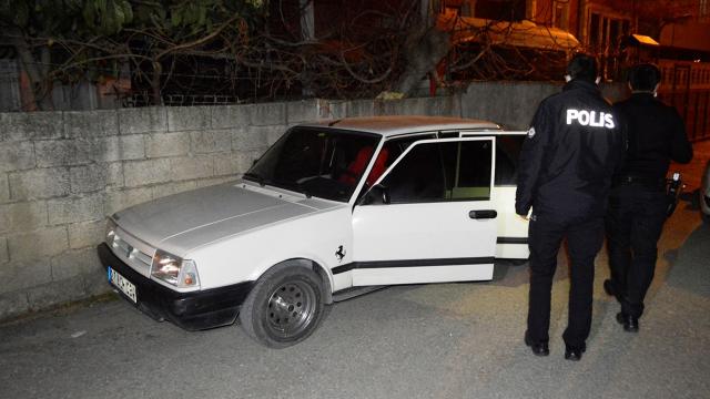 "Dur" ihtarına uymayan sürücü otomobili bırakıp kaçtı