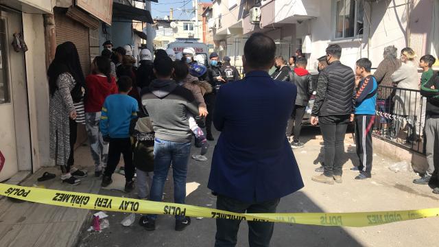 İzmirde alacak verecek meselesi nedeniyle çıkan kavgada başından yaralanan kişi öldü