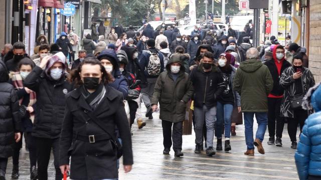 Trabzon Valisi: Her alanda maske ve mesafeye dikkat edelim