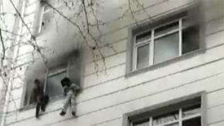 İstanbul'da 5 katlı binada yangın: Mahsur kalanlar böyle kurtarıldı