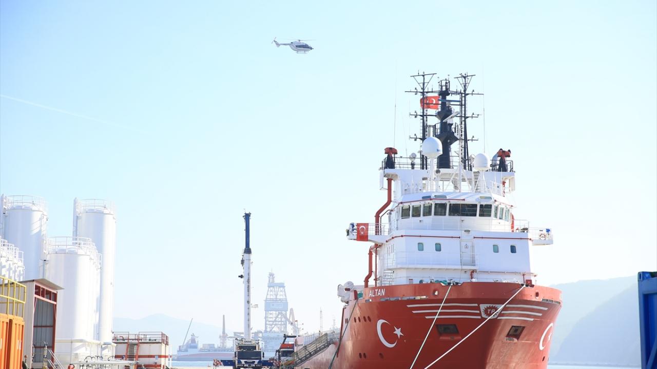  Kanuni sondaj gemisi de Filyos Limanı`nda görüntülendi