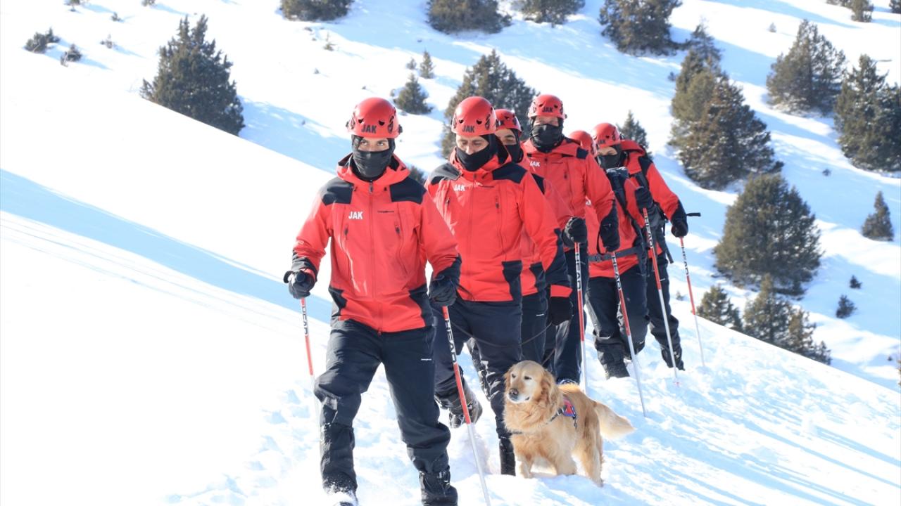 Turistlerin can güvenliği için 7/24 görevdeler