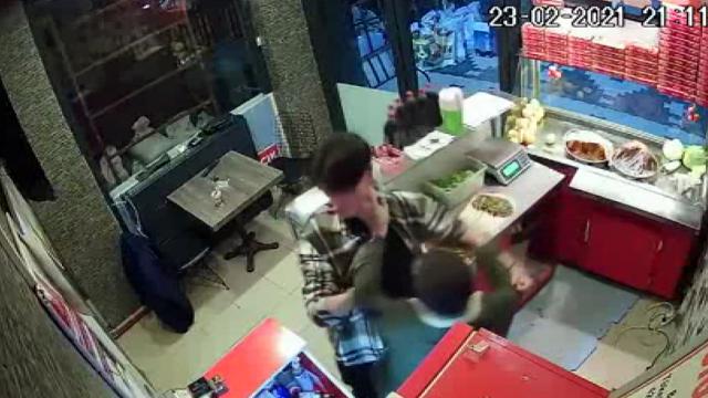 Çiğ köftecideki saldırıda “çiğ köfte dürüm” silah sayıldı