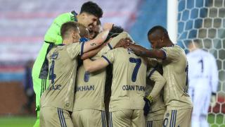 Fenerbahçe zirveye tutundu