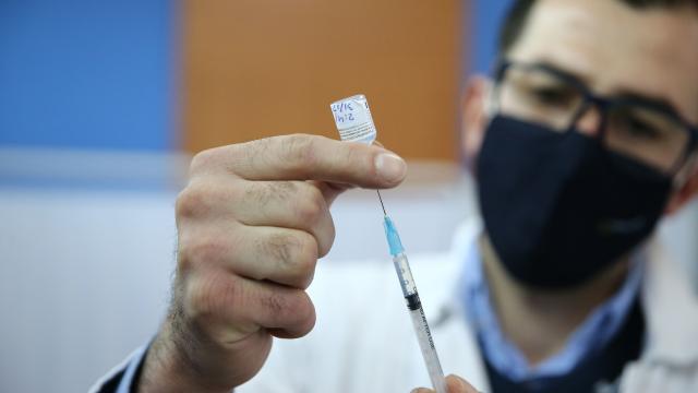 İsrailden Batı Şeriadaki Filistinli işçilerin aşılanmasına onay