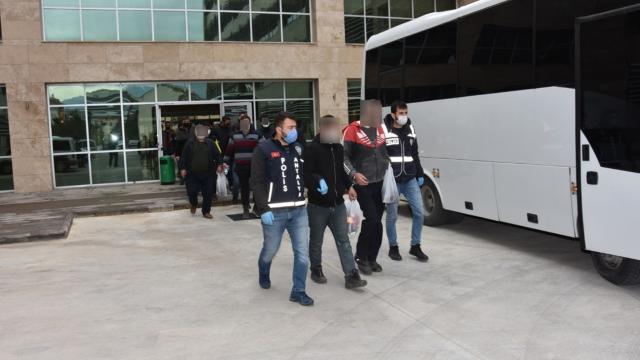 Antalyada çeşitli suçlardan aranan 37 kişi yakalandı