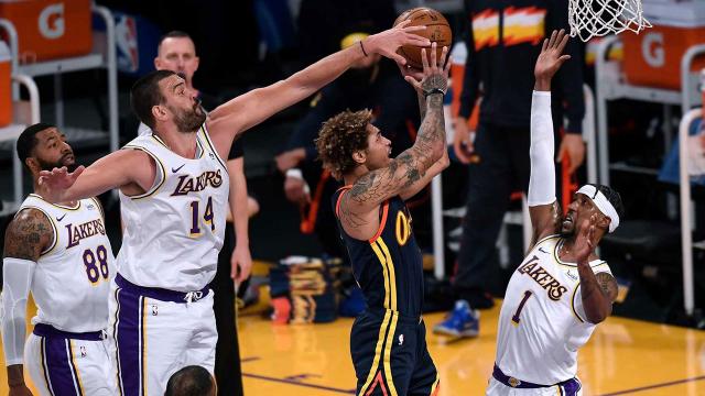 Lakers, Warriors engelini rahat geçti