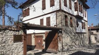 Eski Safranbolu evlerinde  'kim geldi penceresi' görenleri şaşırtıyor