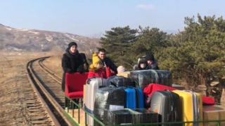 Rus diplomatlar drezin iterek Kuzey Kore'den çıkabildi