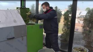 Sebze meyve atıklarından organik gübre üretiliyor