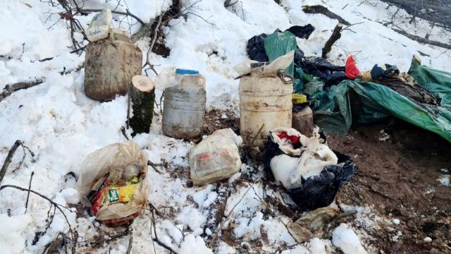 Bitliste teröristlere ait yaşam malzemesi ele geçirildi