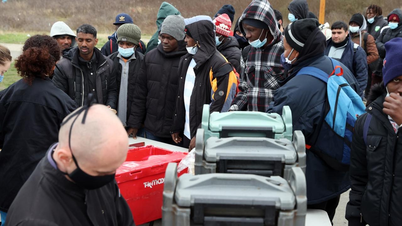 "Yetkililer, çadır kurmamıza izin vermiyor"