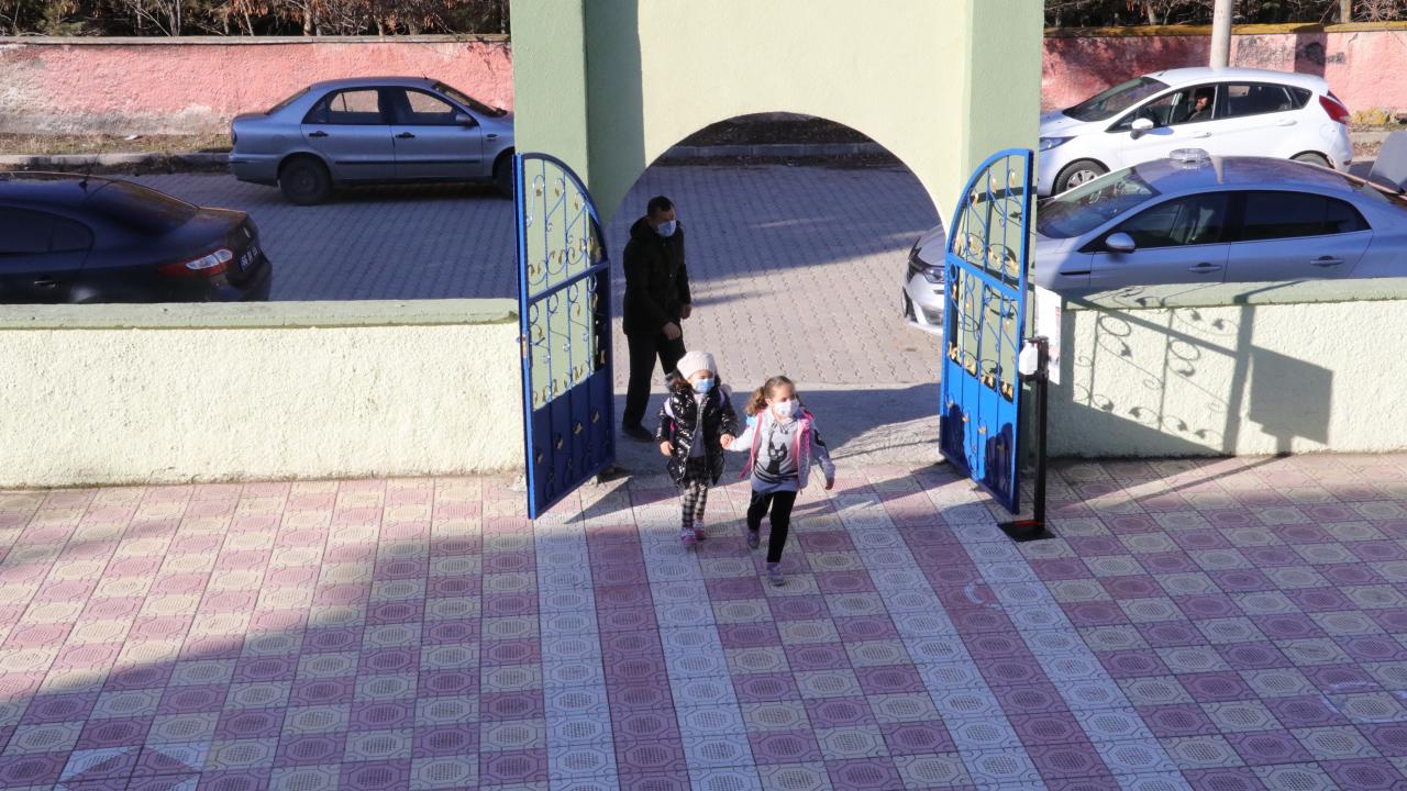 DÜŞÜK VE ORTA RİSKLİ İLLERDE YÜZ YÜZE EĞİTİM