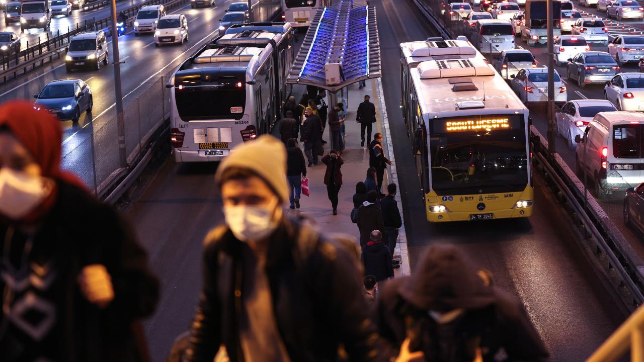 Kısıtlamanın devam ettiği illerde bulunan 65 yaş ve üzeri ile 20 yaş altı vatandaşlar şehir içi toplu ulaşım araçlarını kullanabilecek mi?