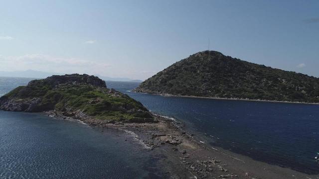 Deniz çekildi, kral yolu gün yüzüne çıktı