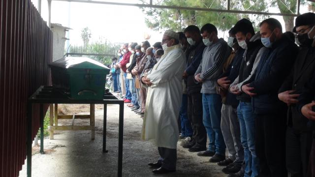 Mersinde gölde alabora olan balıkçı teknesinde boğulan iki kişi toprağa verildi
