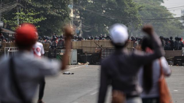 Myanmardaki protestolarda gözaltına alınan 628 kişi serbest