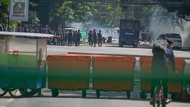 Myanmarda darbeye karşı protestolar sürüyor