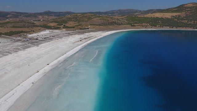 Salda Gölünün bir kısmı araç girişine kapatıldı