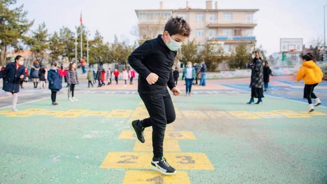 Milli Eğitim Bakanı Selçuk çocukların temassız oyununu paylaştı