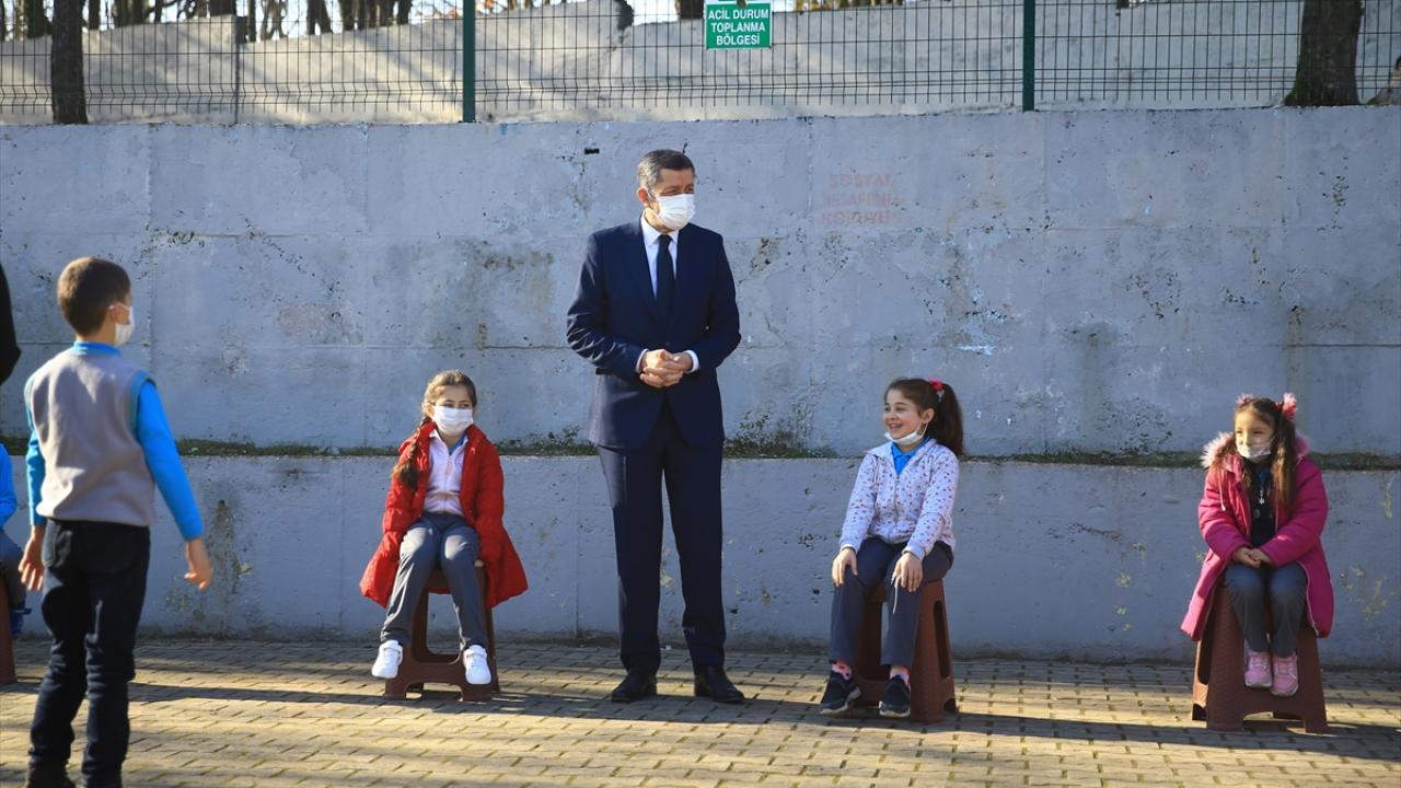 Çocuklarımız da ve velilerimiz de çok yüksek bir katılımla okulların açılmasının desteklendiğini gösteriyor"