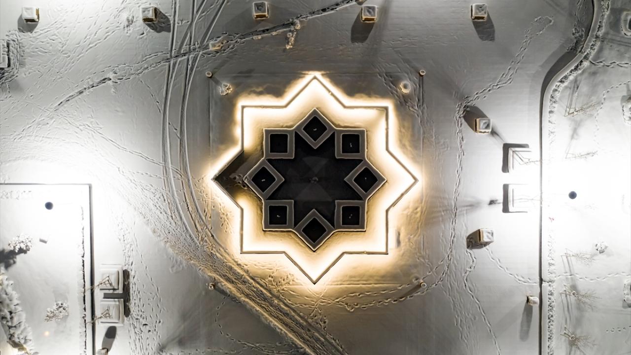 Kenti "Beyaz Aşklar Şehri" diye nitelendirdiğini aktaran Almaz, şunları kaydetti: