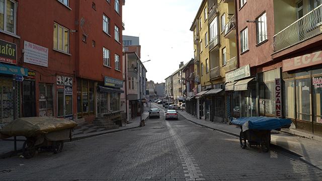 Aksarayda bugün bakkal ve manavlar da kapalı