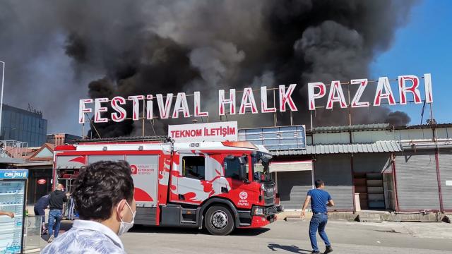 Antalya Festival Çarşısında yangın