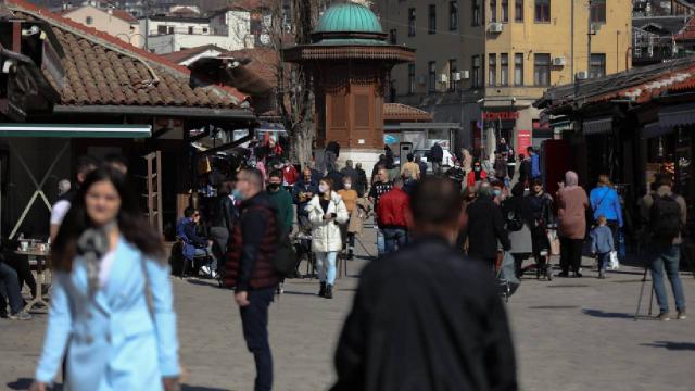 Aşılamanın başlamadığı Bosna Hersekte vakalar yeniden artıyor