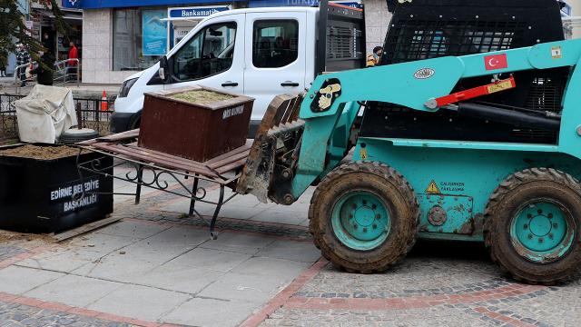 Edirnede tedbirler kapsamında banklar geçici olarak kaldırıldı