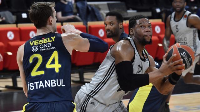 Fenerbahçe Fransadan galip dönüyor