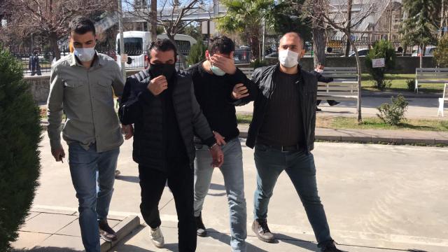 İzmirde ekmek arasına gizlenmiş uyuşturucu madde ele geçirildi