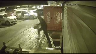 1 gecede 3 kez aynı markete girip 20 bin liralık soygun yaptılar