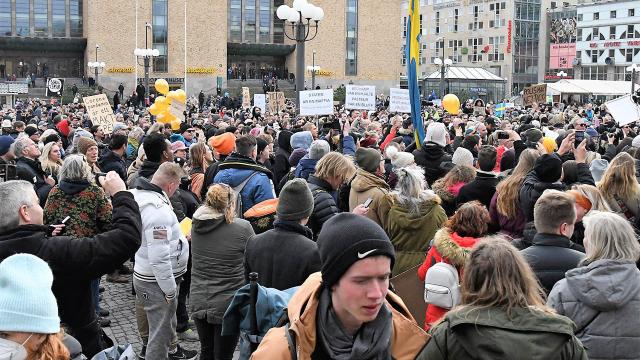 İsveçte kısıtlamalar protesto edildi