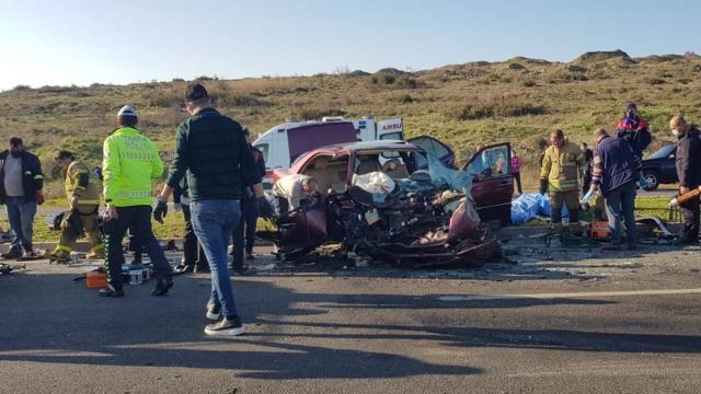 İzmirde zincirleme trafik kazası: 2 ölü, 4 yaralı