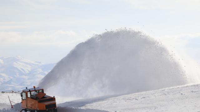 Van, Hakkari ve Bitliste 450 yerleşim yeri ulaşıma kapandı
