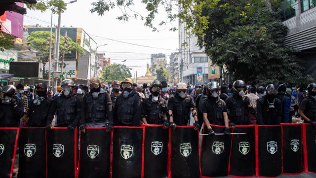 Tayland Myanmardan gelebilecek mülteci akınına hazırlanıyor