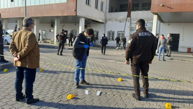 Zonguldakta hastane otoparkında çıkan silahlı kavgada iki güvenlik görevlisi yaralandı