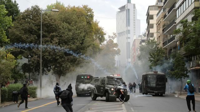 Şilide hükümet karşıtı gösterilerde 35 kişi gözaltına alındı