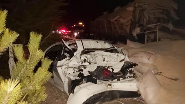 Eskişehirde kaza yapan aracı görünce duran otomobil ve tıra kamyon çarptı: 1 ölü, 2 yaralı
