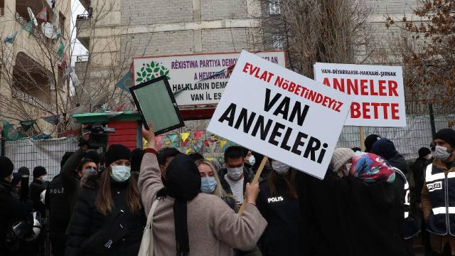 Vanlı aileler eylemlerine 2. haftada da devam ediyor