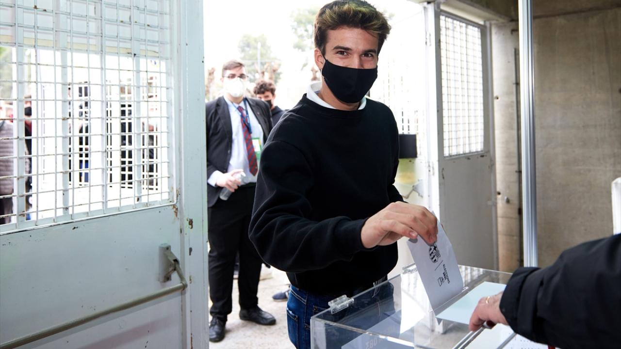 Takım futbolcusu Riqui Puig