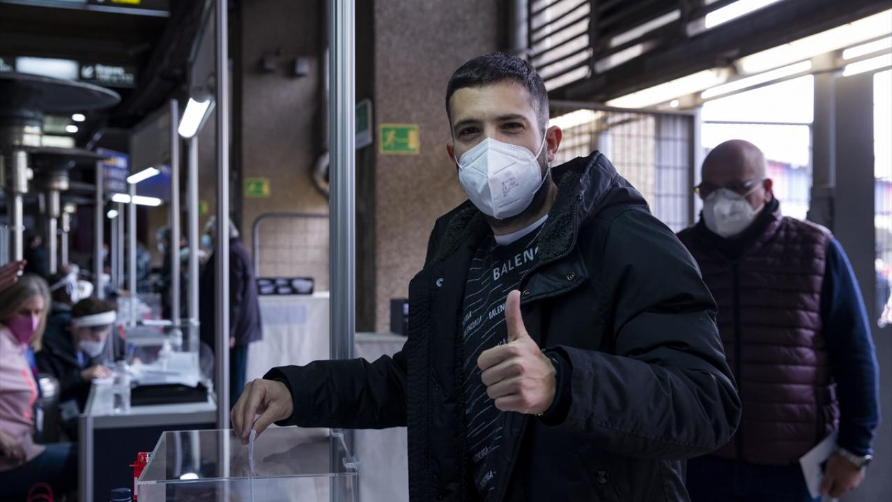 Takım futbolcusu Jordi Alba