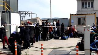 Limanda göçmen trajedisi: Konteynerdeki göçmenleri işçiler fark etti