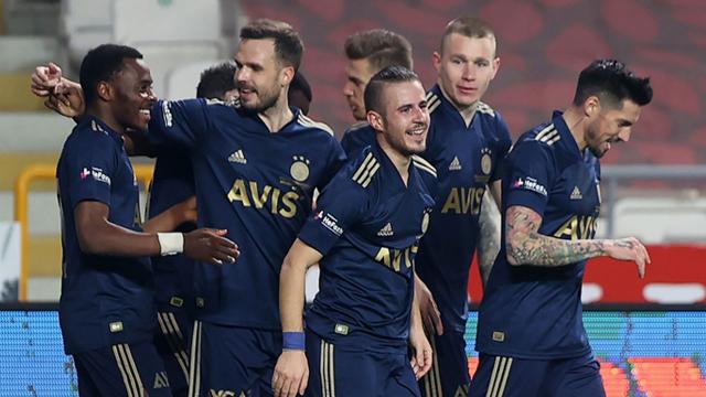 Fenerbahçe Konyada 3 golle kazandı