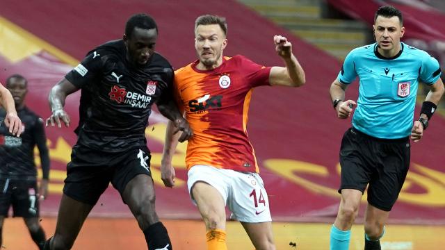 Galatasaray Sivasspora takıldı