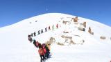 Hakkari'de doğaseverler Dünya Kadınlar Günü kapsamında zirve tırmanışı yaptı