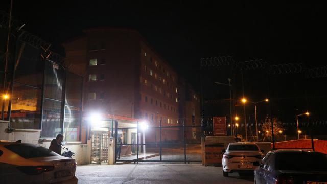 İzmirde göçmen geri gönderme merkezinde yangın