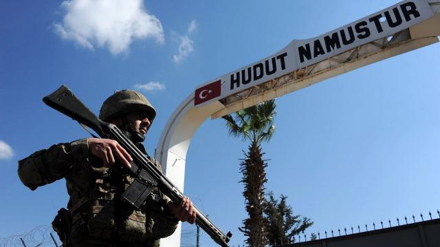 Yasa dışı yollarla yurda girmeye çalışan 11 kişi yakalandı